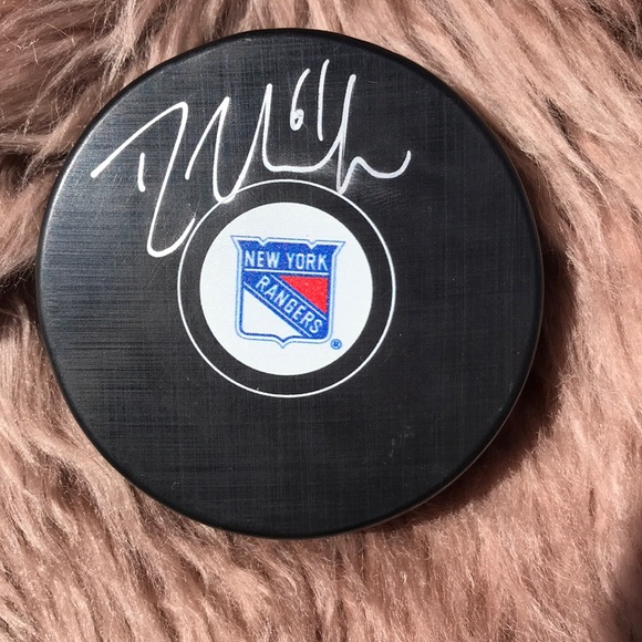 Rick Nash signed New York Rangers hockey puck! ⚜️ - Picture 2 of 5